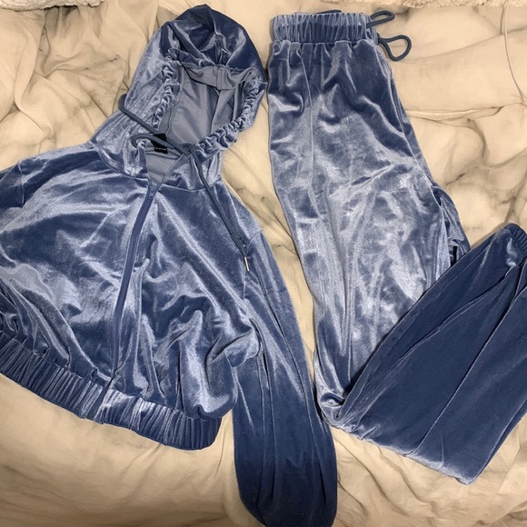 velour cropped hoodie and pants set :)